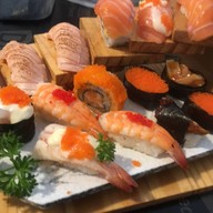 ร้านบ้านซูชิคาเฟ่  ศรีเทพ