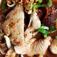 ร้านก๋วยเตี๋ยวป้าน้อย-อาหารตามสั่ง      (วัดคานหาม)