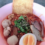 ก๋วยเตี๋ยวแชมป์ บ้านเก่า ตลาดบ้านเก่า