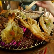 Hachi Grill Bar รวมโชค