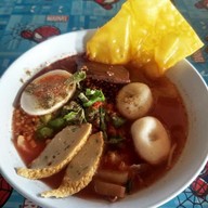 ก๋วยเตี๋ยวแชมป์ บ้านเก่า ตลาดบ้านเก่า