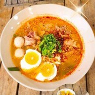 ก๋วยเตี๋ยวหลบมุม เสาธง-ปืนใหญ่