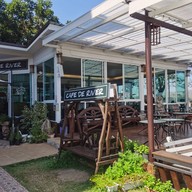 Cafe De’ River