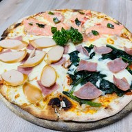 Thin Thin  Pizza Kadfarang กาดฝรั่ง