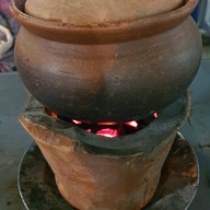 ป้าบัวหมูจุ่มลาดหญ้า สาขาถนนลาดหญ้า5หน้ากสิกรไทย ย้ายไป สาขา2ถนนอิสภาพซอย12จะอยู่ฝั่งตรงข้ามซอยอิสรภาพ7 ก่อนถึงไฟแดงบ้านแขกอยู่ฝั่งขวามือคะ