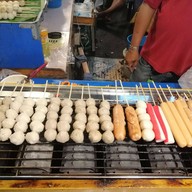 ลูกชิ้นปิ้งย่าง(เอ๋ปิ้งย่าง)