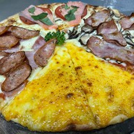 Thin Thin  Pizza Kadfarang กาดฝรั่ง
