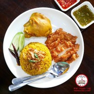 ก๋วยเตี๋ยวเนื้อ นายหมี Apple Loft