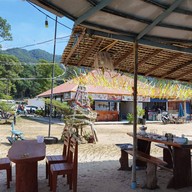ร้านอาหารปอปลาริมหาด