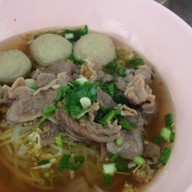 ก๋วยเตี๋ยวลูกชิ้นแชมป์ หน้าโรบินสัน