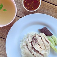 เมนูของร้าน หลักเมือง ข้าวมันไก่ ปราจีน