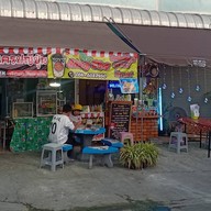 ไก่เกล็ดขนมปัง&ข้าวยำไก่แซ่บ หน้าโรงเรียนเทศบาลวัดต้นสน