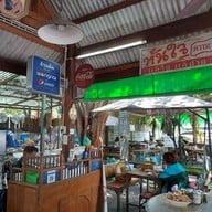 บรรยากาศ เรือนไทย ก๋วยเตี๋ยวเรือ