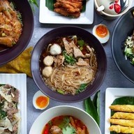 ก๋วยเตี๋ยวเรือหางยาว ร้านก๋วยเตี๋ยวเรือหางยาว