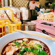 เมนูของร้าน ก๋วยเตี๋ยวเรือเฉินหลง ถนนแสงจันทร์
