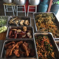 ข้าวราดแกงเจริญผล