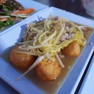 เมนูของร้าน น้องฟ้าข้าวต้มกุ้ยใบเตย หมู่บ้านรัตนโกสินทร์ รังสิต