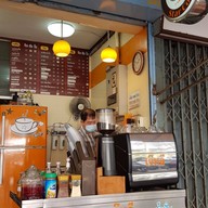 หน้าร้าน เจ๊หลี กาแฟสด