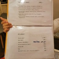เมนู Hideout Beach Cafe & Bistro