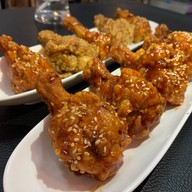 เมนูของร้าน 🇰🇷 illi2102 korean restaurant อาหารโดยเชฟเกาหลี เริ่มต้นเพียง 30 บาท 🇰🇷