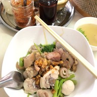 เมนูของร้าน ก๋วยเตี๋ยวหางหมู สูตรดั้งเดิม สงขลา