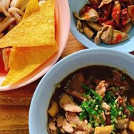 ร้านก๋วยเตี๋ยวรสเลิศ สันติธรรม