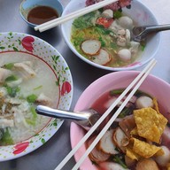 เมนูของร้าน เจ๊เจ็งลูกชิ้นปลา