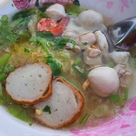 เมนูของร้าน เจ๊เจ็งลูกชิ้นปลา