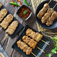 ก๋งป๊อกหมูปิ้งไก่ปิ้งโบราณ เอกมัย คลองตัน