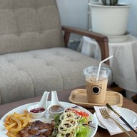 WARMWHITE cafe&hangout
