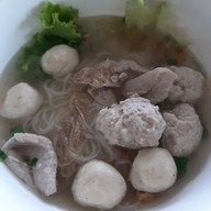อุ้ย เกาเหลาเลือดหมู ก๋วยจั๊บน้ำใส