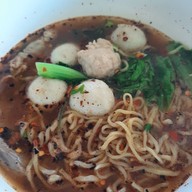 อุ้ย เกาเหลาเลือดหมู ก๋วยจั๊บน้ำใส