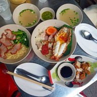 เมนูของร้าน โตจังอ๋อง noodlebar บะหมี่กุ้งแม่น้ำเผาเจ้าแรกของไทย ป้อมปราบศัตรูพ่าย
