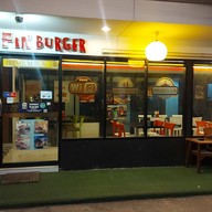 บรรยากาศ FIN Burger حلال ซอย รามคำแหง4
