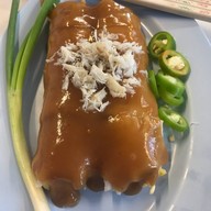 เมนูของร้าน ร้านคู่อร่อย ก๋วยเตี๋ยวหลอดทรงเครื่อง เปาะเปี๊ยะสดปูทะเล( เจ้าเก่าหน้าอำเภอ)