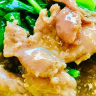 ราดหน้ายอดผักเอ็มไพร์ ตร. ซอยทรายทอง 20 ถนนติวานนท์ ตำบลท่าทราย อำเภอเมือง นนทบุรี