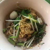 เมนูของร้าน ก๋วยเตี๋ยวเรือเจ๊นา