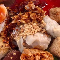 เฮียปิงก๋วยเตี๋ยวต้มยำพริกเผาไข่ยางมะตูม สี่แยกบ้านแขก