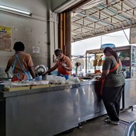 บรรยากาศ โกจงข้าวมันไก่ หัวหิน