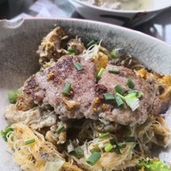 เมนูของร้าน ก๋วยเตี๋ยวคั่วไก่ชามเปล