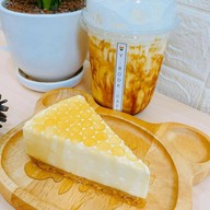 Y BOOK CAFE - คาเฟ่นิยายวาย @มอนอประตู6 พิษณุโลก