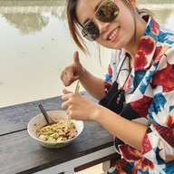 ร้านลุงหนวดบาร์ ริมน้ำ