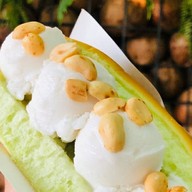 เกี๋ยงกะทิสด ตลาดย่าโม