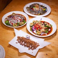 ร้านยำ นัว ยั่ว Yes กะเพราพริกแห้ง สาขา8 พัทยา