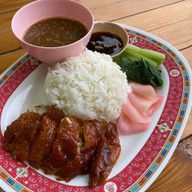 ชายสี่บะหมี่เกี๊ยว ปากทางสีคิ้ว