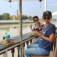 ร้านลุงหนวดบาร์ ริมน้ำ