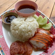 ชายสี่บะหมี่เกี๊ยว ปากทางสีคิ้ว