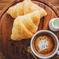 Thames coffee เลียบหาดจอมเทียน