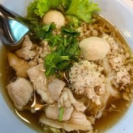 เมนูของร้าน ก๋วยเตี๋ยวต้มยำไข่หวานประตูสวนดอกเชียงใหม่