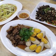 ข้าวต้ม 1 บาท กลางเวียงเจ๊เยาว์ หนองป่าครั่ง